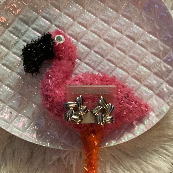 🌻NWT Clip Style Earrings “ Jordache “ Closet Must Have So Fun to Wear 🌻 - Picture 9 of 9